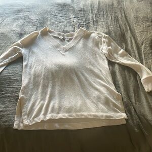 *MUST GO CLOSET CLEANOUT* Soft and cozy oversized sweater